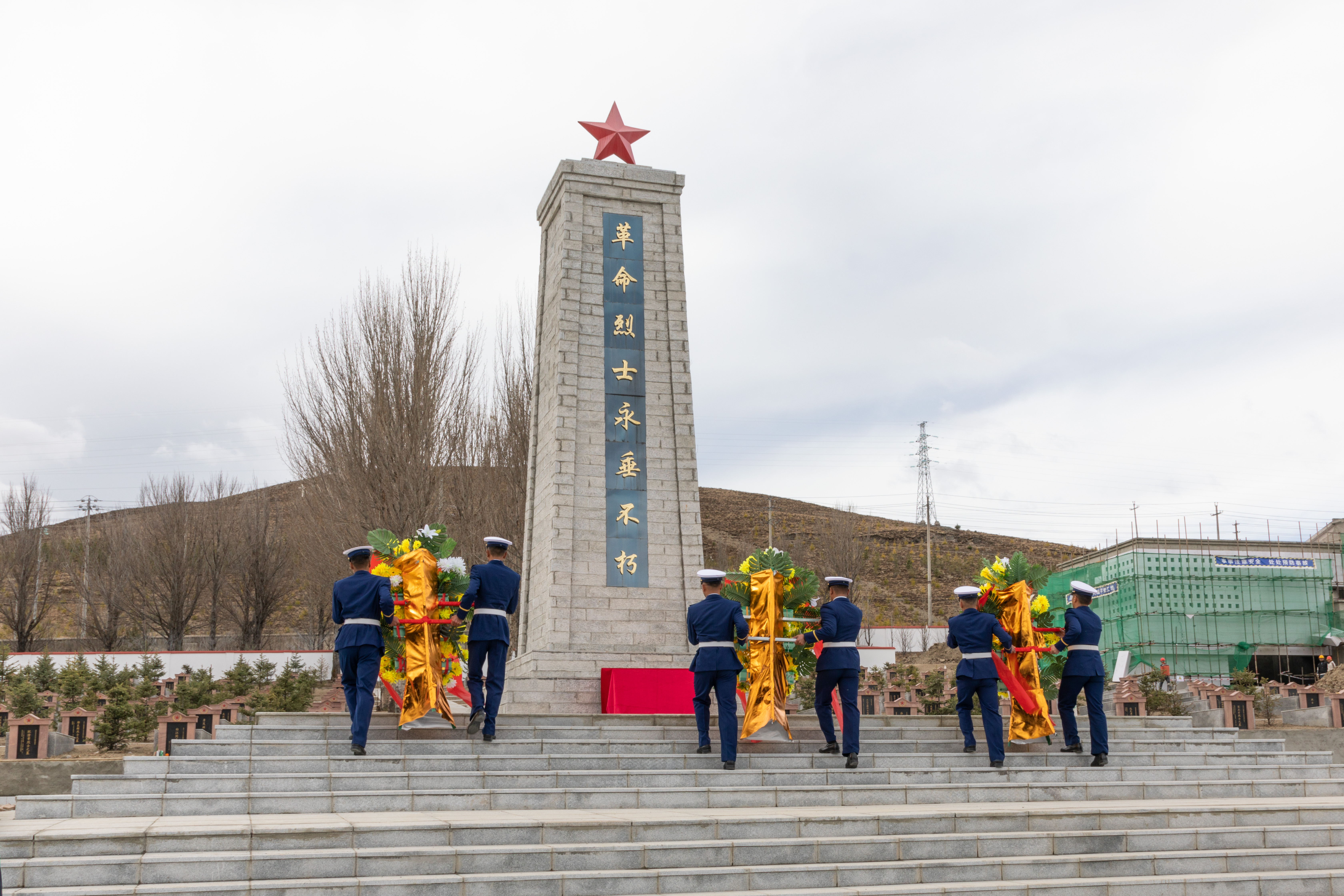 捐資800萬(wàn)支持建設(shè)稻城革命烈士陵園